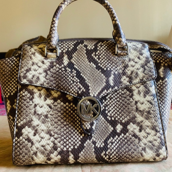 Mk snake skin handbag - Picture 2 of 7